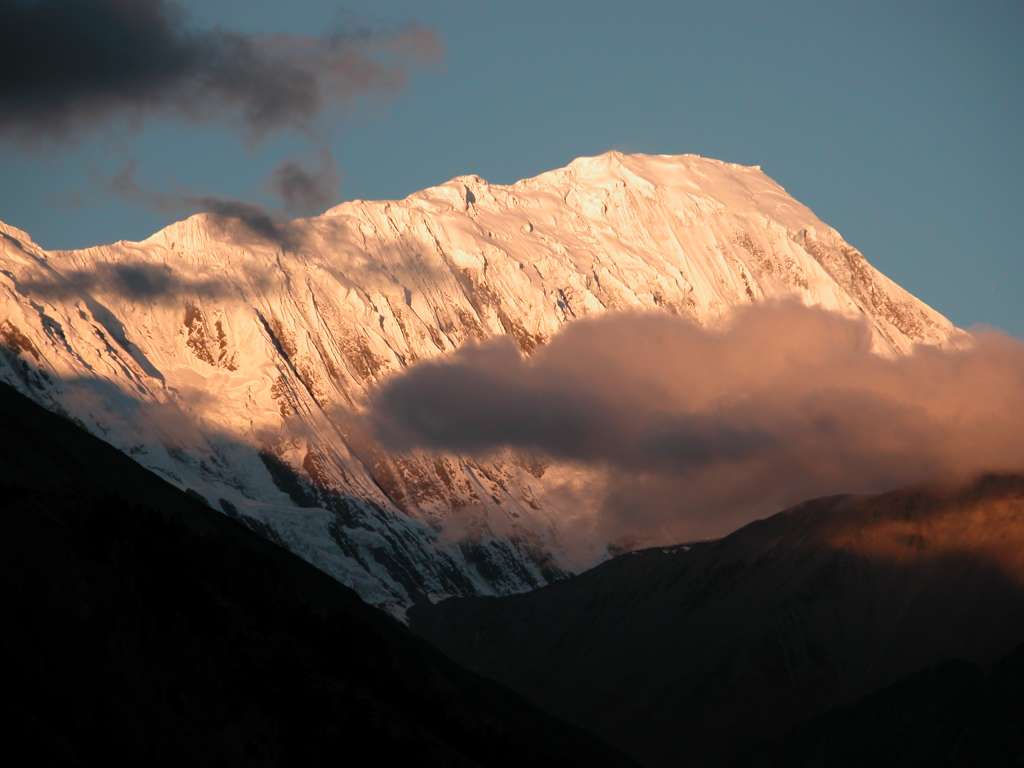 Annapurna 13 03 Grande Barriere Sunrise From Manang The Grande Barri�re shone in the morning sun from Manang. This 10km long wall of rock, ice and snow was named by Maurice Herzog in 1950. The highest portion of the Grande Barriere at the far right is called Tilicho Peak (7134m), which was first climbed via the northwest shoulder on October 10, 1978 by Emmanuel Schmutz of France.